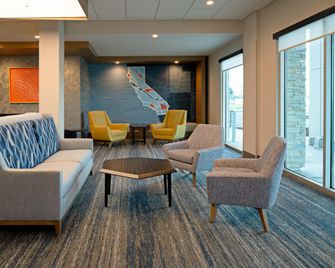 Holiday Inn Express & Suites Hollister By IHG - Hollister - Sala de estar