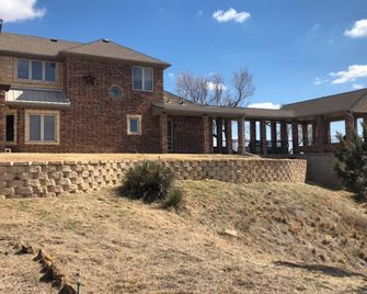 Beautiful Lakefront Home-Stunning Views! Lake Alan Henry - Post - Building