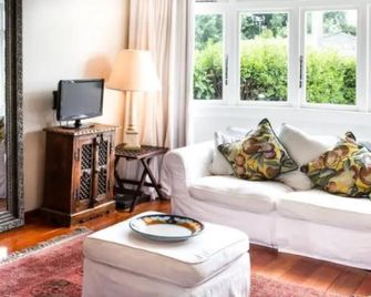 The Snug - Hastings - Living room