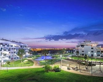 Comfortable Apartment in Almería with Shared Pool - 72 m² - Retamar - Building