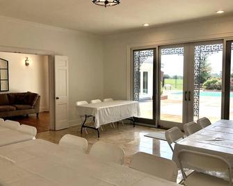 Mansion in Southern Pines - Saltwater Pool, Farm Animals, Golf - Southern Pines - Dining room