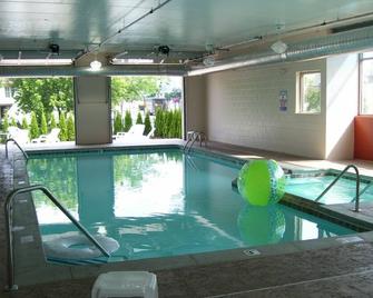 'The Loft at Ludington' Harbor Terrace Luxury Condo - Ludington - Pool