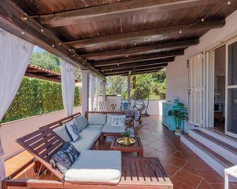 Porto Rotondo - Appartamento In Centro, 8 Minuti Da Spiaggia Ira - Porto Rotondo - Patio