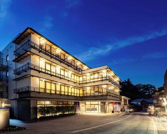 Waqoo Naritasanmonzen - Narita - Building