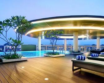 Aston Purwokerto Hotel & Conference Center - Purwokerto - Pool