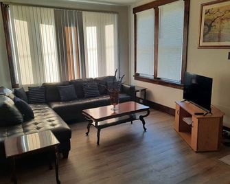 Sha-Ron's Place 2 bedroom home in McKees Rock, Pittsburgh - McKees Rocks