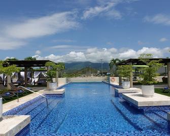 Sunsol Unik Luxury Hotel - Pampatar - Piscina