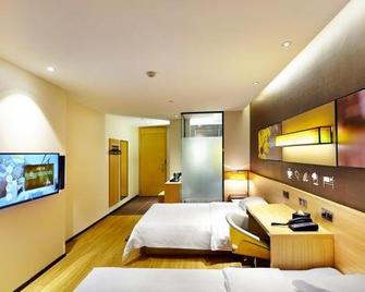 7Days Premium Chongqing Longtou Temple North Railway Station Central Branch - Chongqing - Bedroom