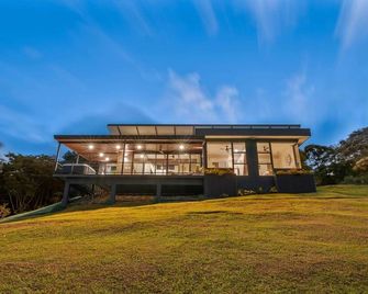 Modern lake retreat btwn MonteVerde & La Fortuna - Tronadora - Edificio