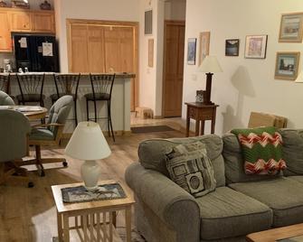 Crystal Bay Luxury Condo, close to beaches, casinos and Skiing! - Crystal Bay - Living room