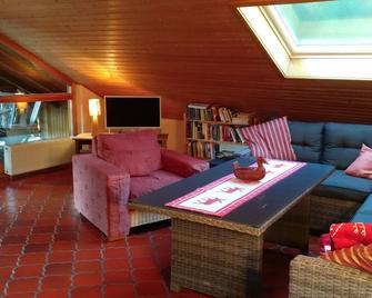 Holiday home in a beautiful woodland setting in the Rheingau - Lorch am Rhein - Wohnzimmer