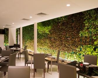 Springs Hotels and Spa - Bengaluru - Restaurant
