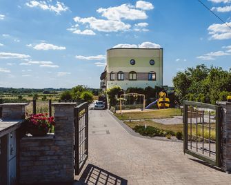 Pensjonat Kolory Swiata - Solec-Zdrój - Edificio