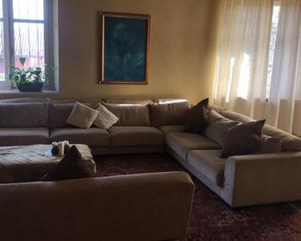Villa in the Langhe, near the splendid city of Alba. - Roddi - Sala de estar