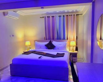 Ike City Hotel - Afienya - Habitación