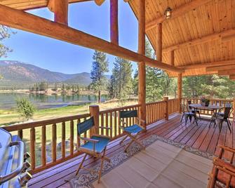 Scenic Riverfront Retreat with Hot Tub and Kayaks! - Thompson Falls - Balkón