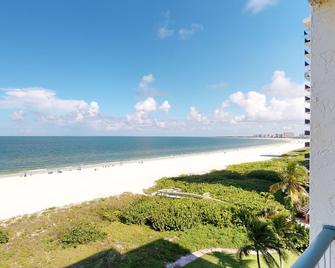 Beachfront at the Apollo Where the Famous Sunsets Never Get Old! - Marco Island - Beach