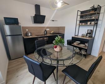 Gîte dans ancien presbytère avec parc à Langres - FR-1-611-74 - Лангр - Їдальня