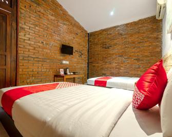 OYO 2380 Alea Guesthouse - Borobudur - Bedroom