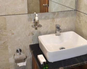 Royal Heritage Resort Pilibhit - Pilibhit - Bathroom