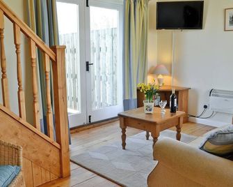 Blenheim Cottage-19652 - Rye - Living room