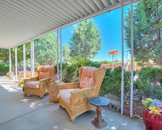 Pretty Little Pink House - Rio Rancho - Patio