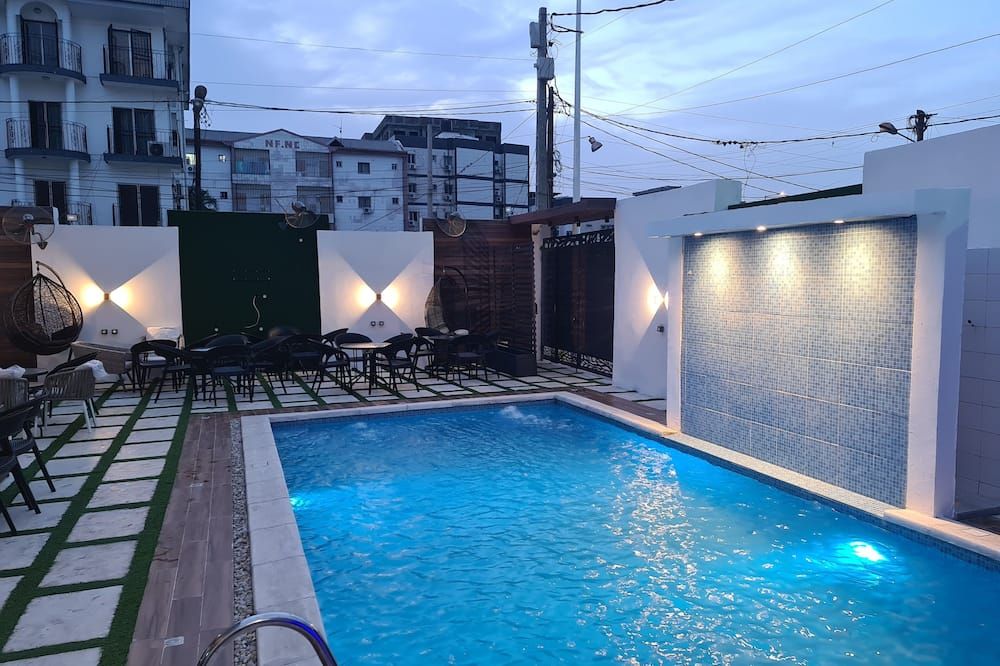 سوناا هوم بونابريسو - دوالا - حوض السباحة