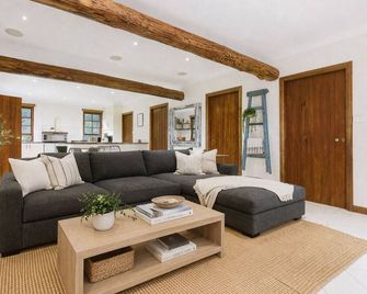 Hinterland Retreat on 30 acres - Sleeps 6 - Berry - Huiskamer