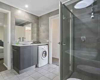 Crown Apartments - Merimbula - Bathroom