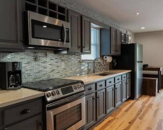 Beaver Lake Escape\n - Rock Hill - Kitchen