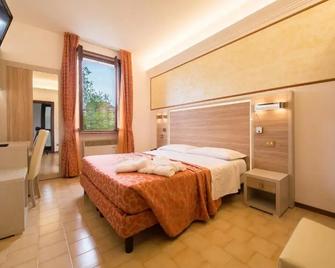 Hotel Carancini - Salsomaggiore Terme - Phòng ngủ