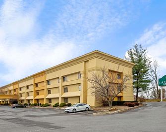 La Quinta Inn & Suites by Wyndham Harrisburg Airport Hershey - Harrisburg - Edificio