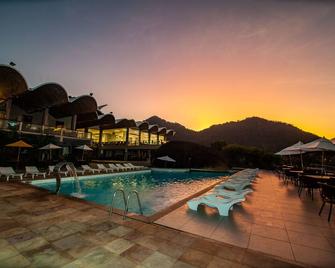 波特加羅套房酒店 - 安哥拉港 - Angra Dos Reis/安哥拉港 - 游泳池