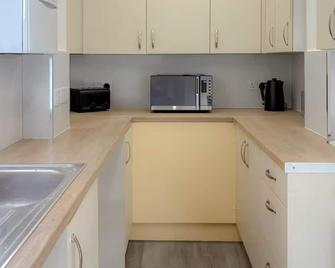 Pavilion - Beachfront Property - Gorleston-on-Sea - Kitchen