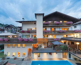 Hotel Berghang - Collepietra/Steinegg - Gebouw