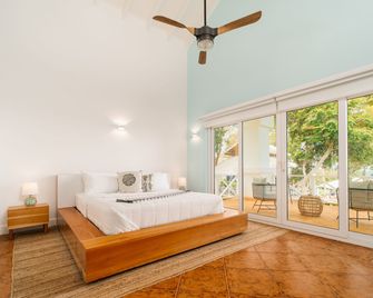 Blue Roatan Resort - West Bay
