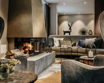 جراند تيروليا كيتزبويل - أحد أعضاء هوماج لاكشري هوتلز كولكشن - كيتزبوهيل - ردهة