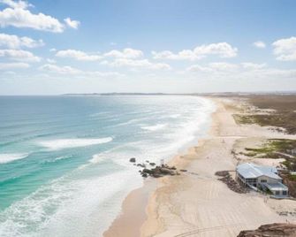 Coastal Family Oasis with Pool, Outdoor Kitchen, Kids Play Area - Belmont - Beach