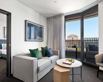 Quest Watergardens - Taylors Lakes - Living room
