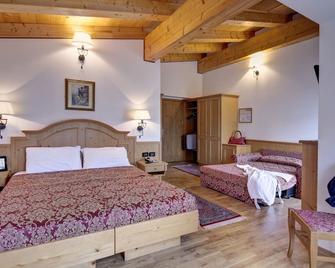 Hotel Des Alpes - קורטינה ד'אמפצו - חדר שינה