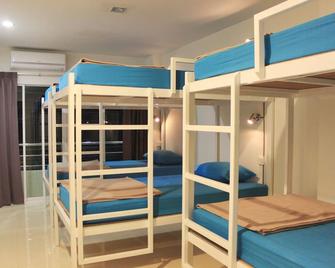 Ananas Phuket Central Hostel - Adults Only - Wichit - Bedroom