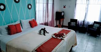 The Red Hut Inn - Belize Stadt