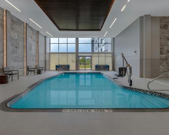 Home2 Suites by Hilton Kingston - Kingston - Piscina