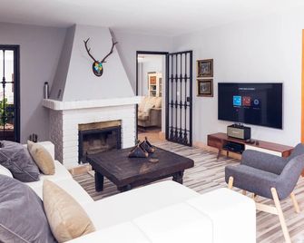 heart & ponie - Retiro Rural Privado con Piscinas - Chinchón - Obývací pokoj