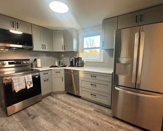Beautiful 1-bedroom apartment in charming Franklin Square LI, close to the city - Franklin Square - Cocina