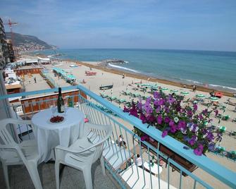 Hotel Maremola - Pietra Ligure - Balcony