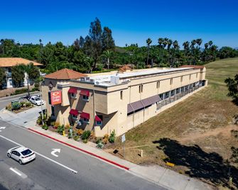 Econo Lodge Inn & Suites Fallbrook Downtown - Fallbrook - Building