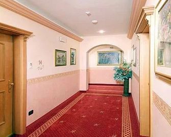 Hotel Europa - Moena - Pasillo