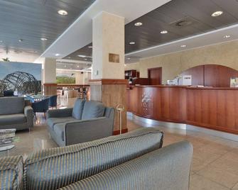 Best Western Hotel I Colli - Macerata - Front desk