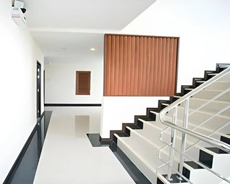 The Capital Hotel - Роі Ет - Сходи